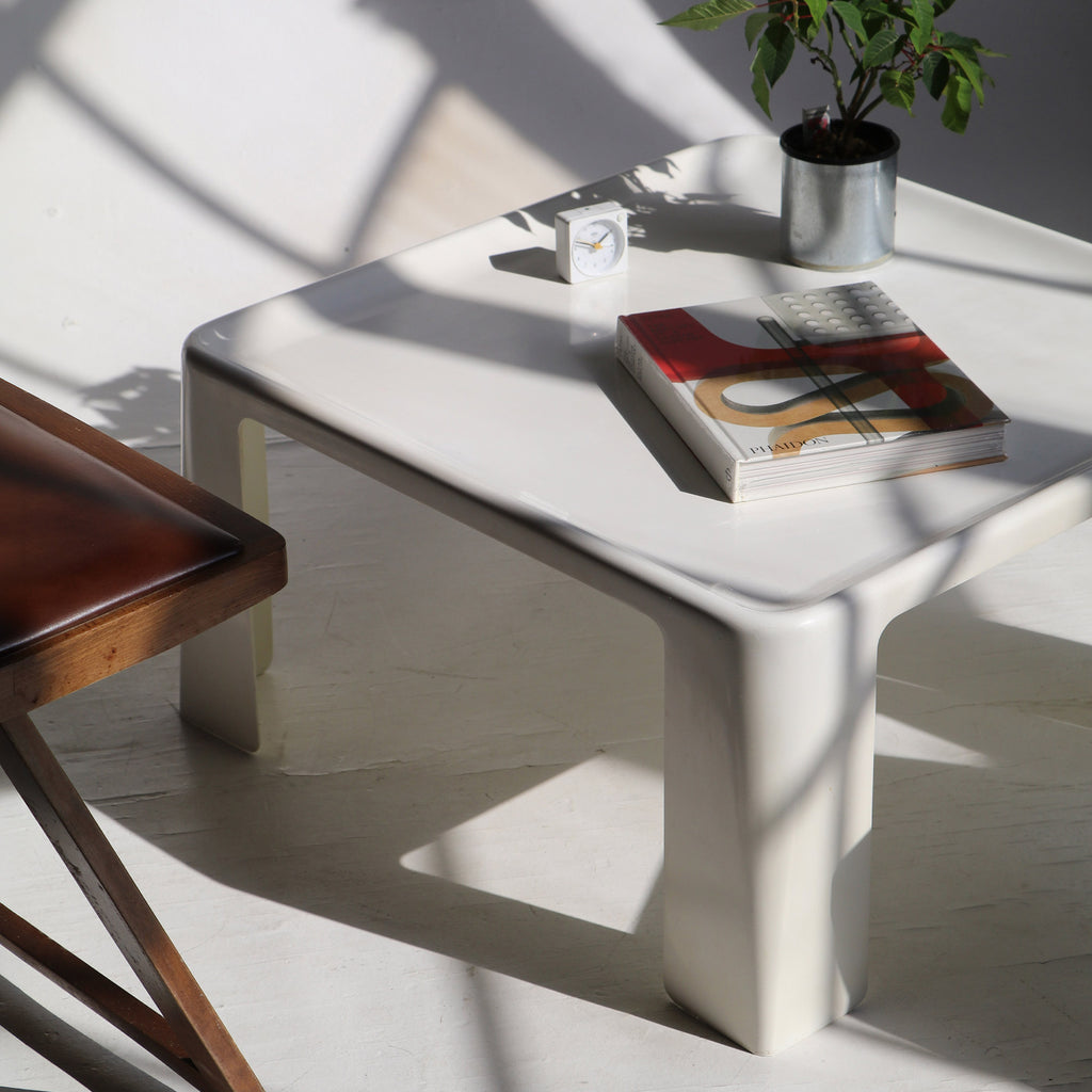 plastic coffee table 4 gate by Mario Bellini for B&B Italia - white 
