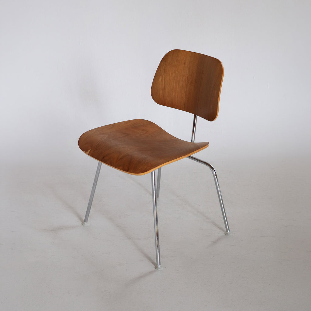 DCM Chair by Charles & Ray Eames for Herman Miller, plywood, mid century modern, bauhaus