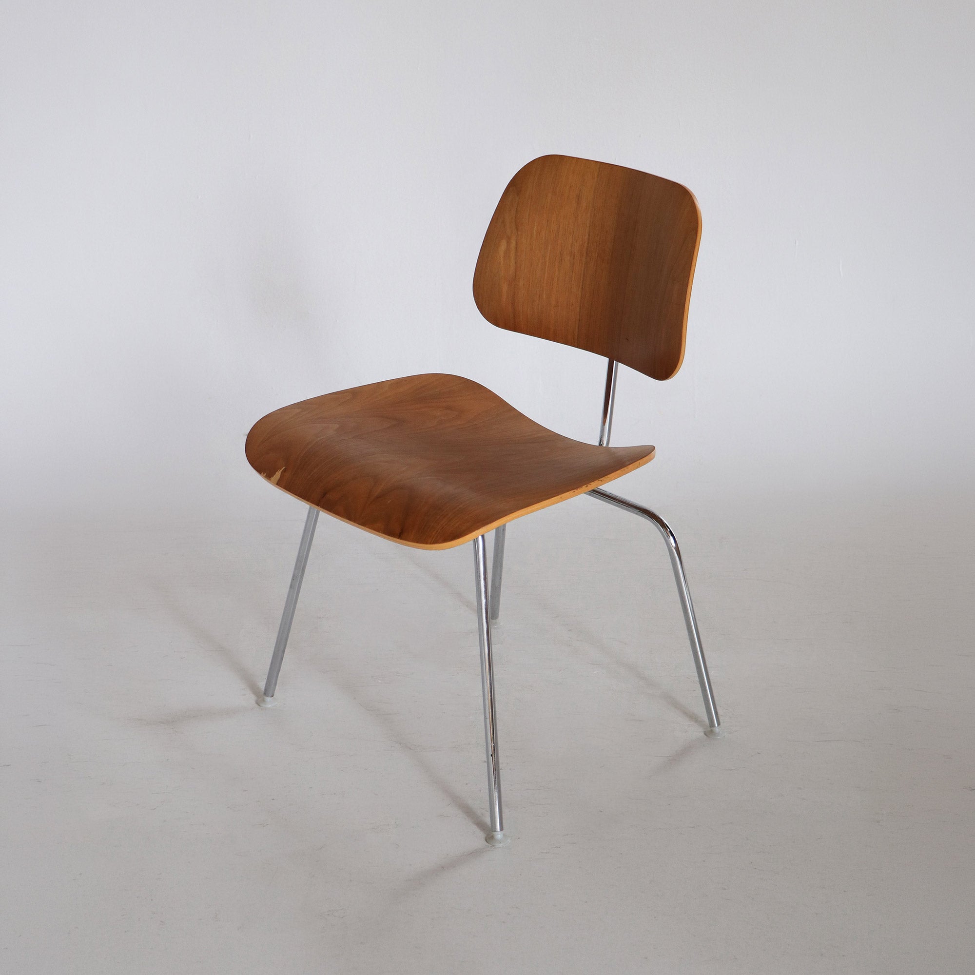 DCM Chair by Charles & Ray Eames for Herman Miller, plywood, mid century modern, bauhaus