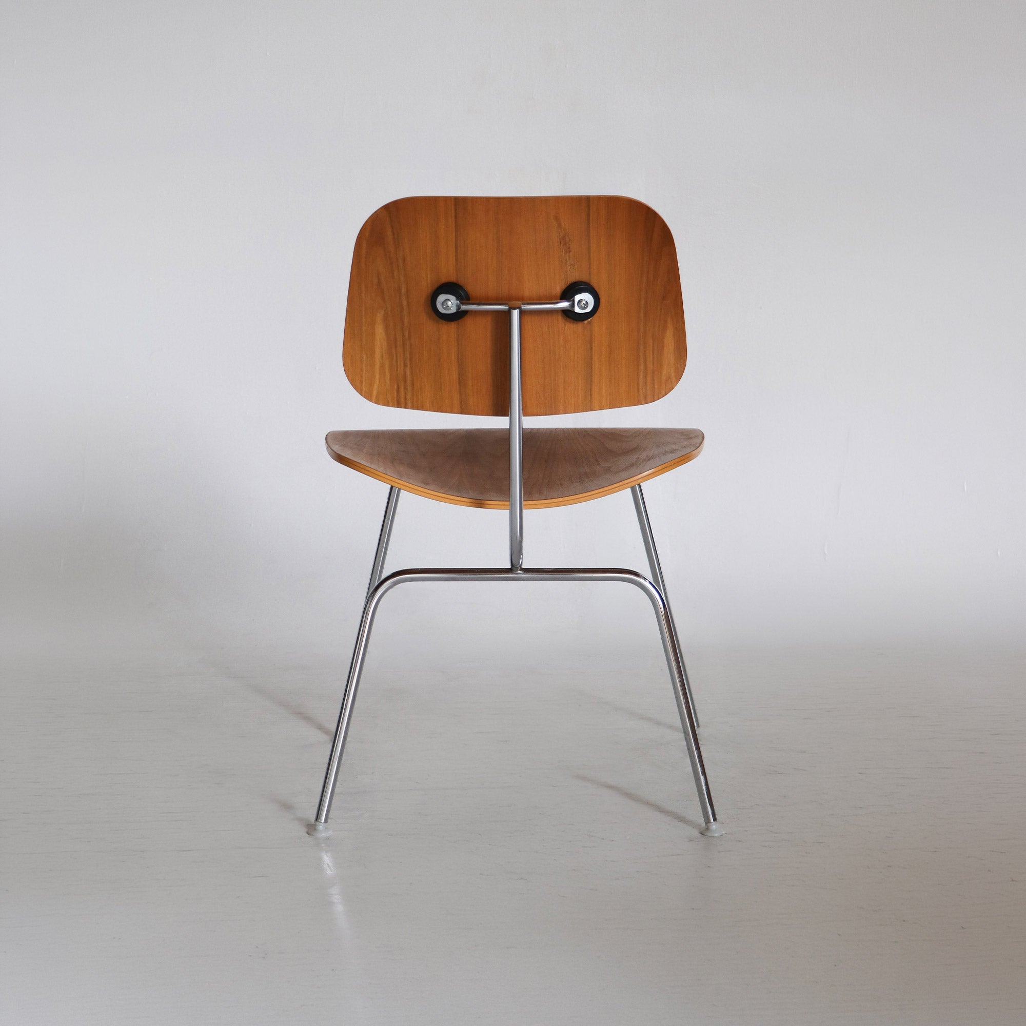 DCM Chair by Charles & Ray Eames for Herman Miller, plywood, mid century modern, bauhaus