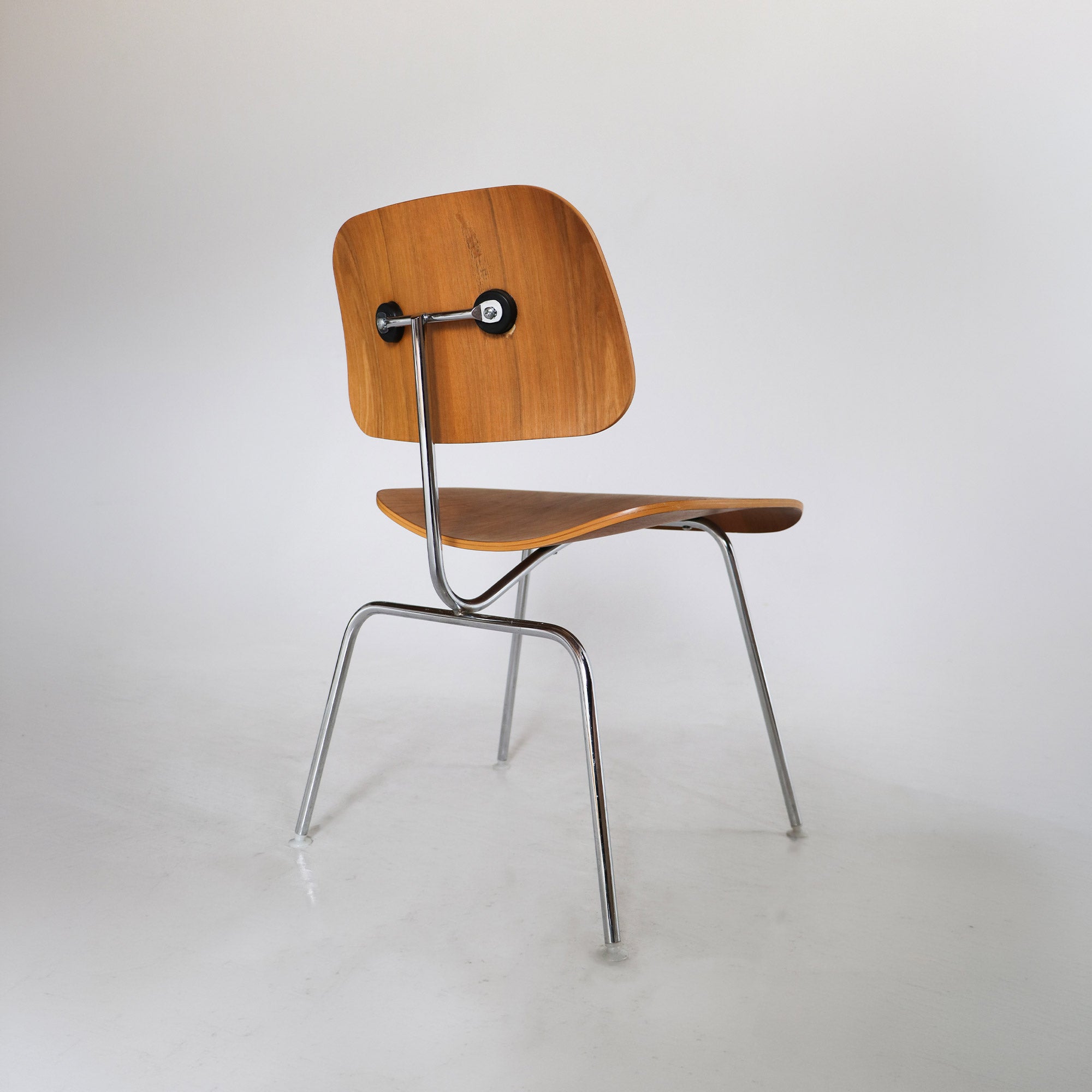 DCM Chair by Charles & Ray Eames for Herman Miller, plywood, mid century modern, bauhaus