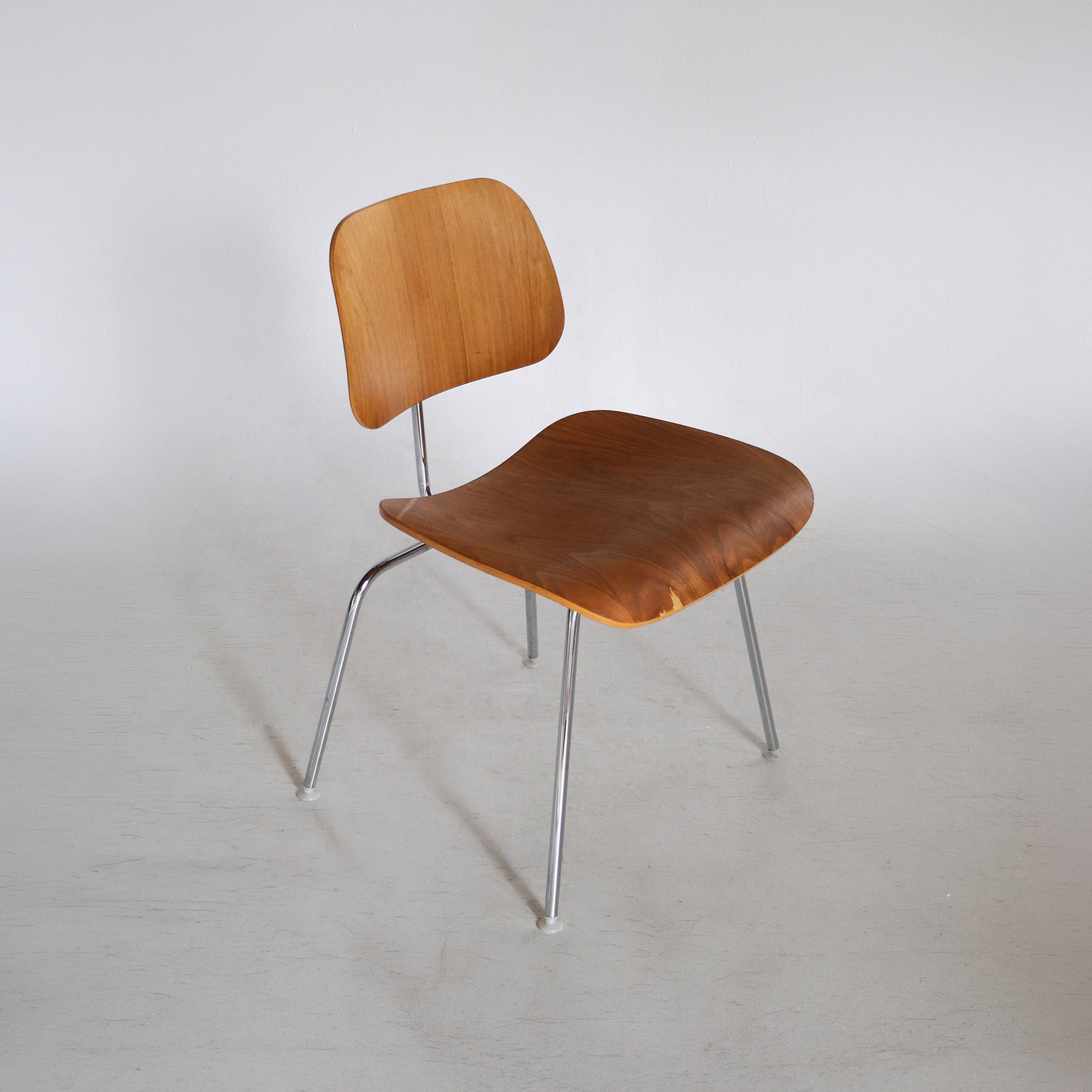 DCM Chair by Charles & Ray Eames for Herman Miller, plywood, mid century modern, bauhaus