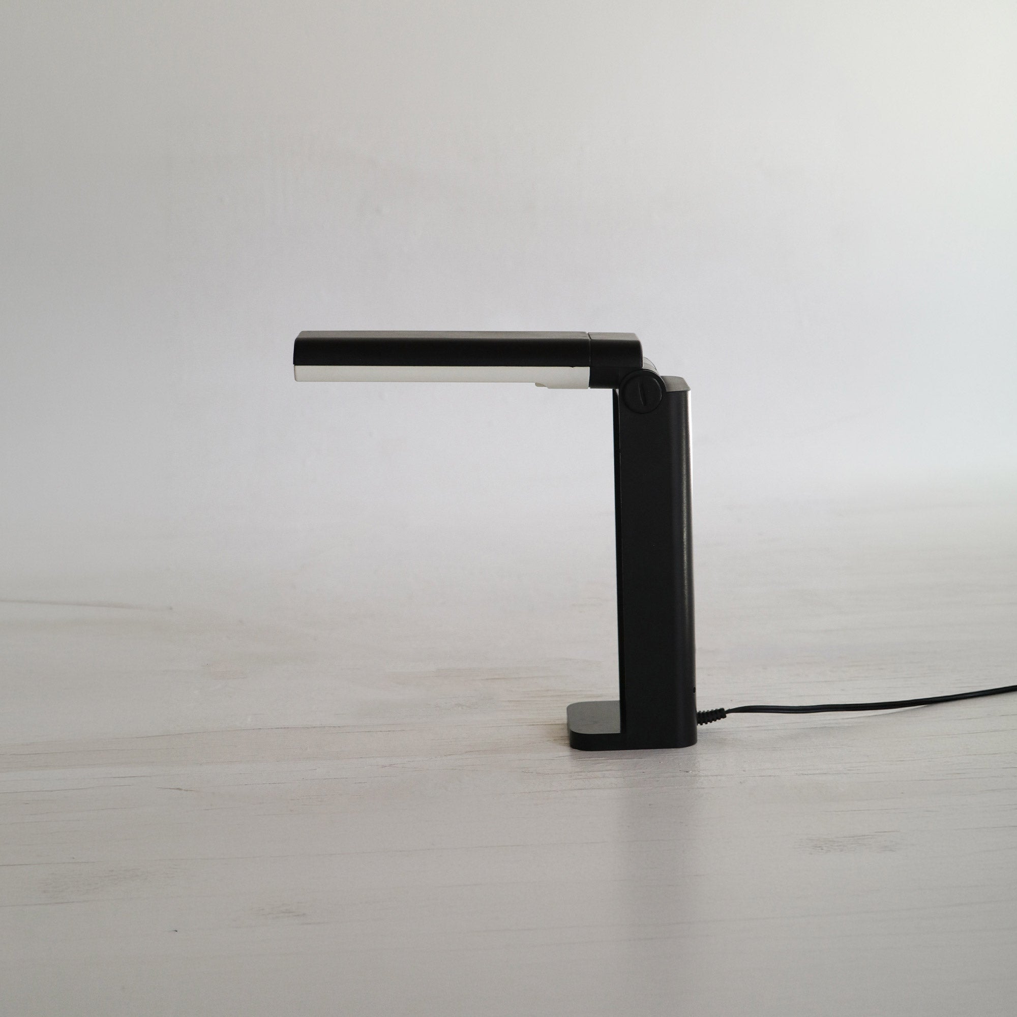 Fluorescent desk foldable lamp
