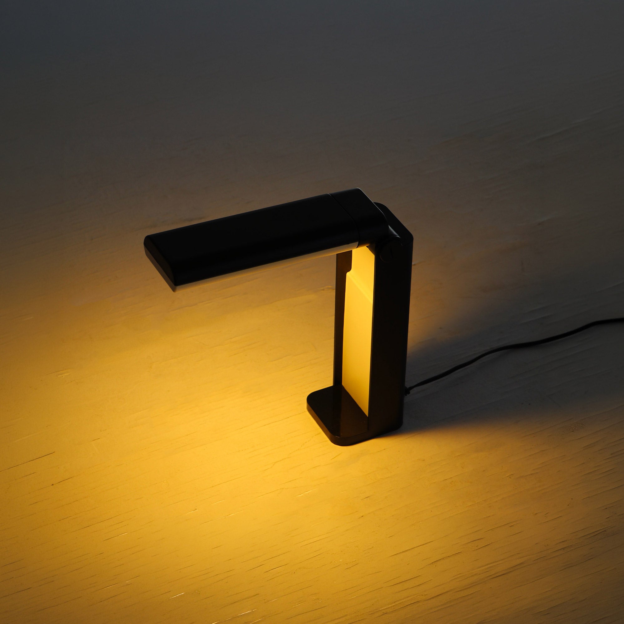 Fluorescent desk foldable lamp