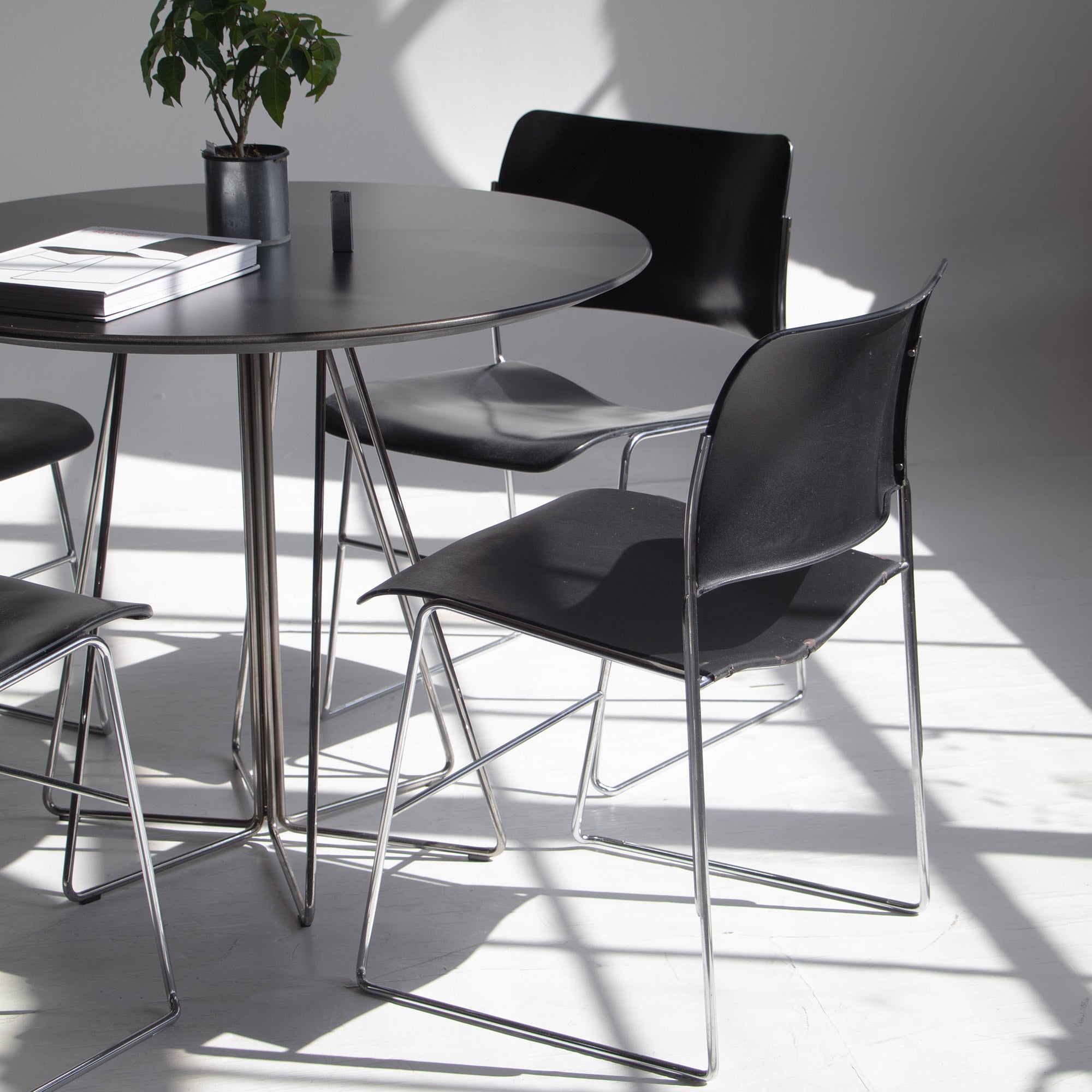 dining table paperclip by vignelli studio for knoll - chrome and black