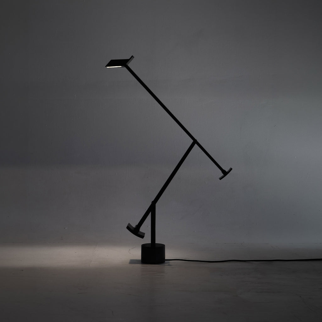 Articulate desk lamp Tizio by Richard sapper for artemide