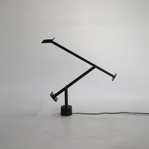 Articulate desk lamp Tizio by Richard sapper for artemide