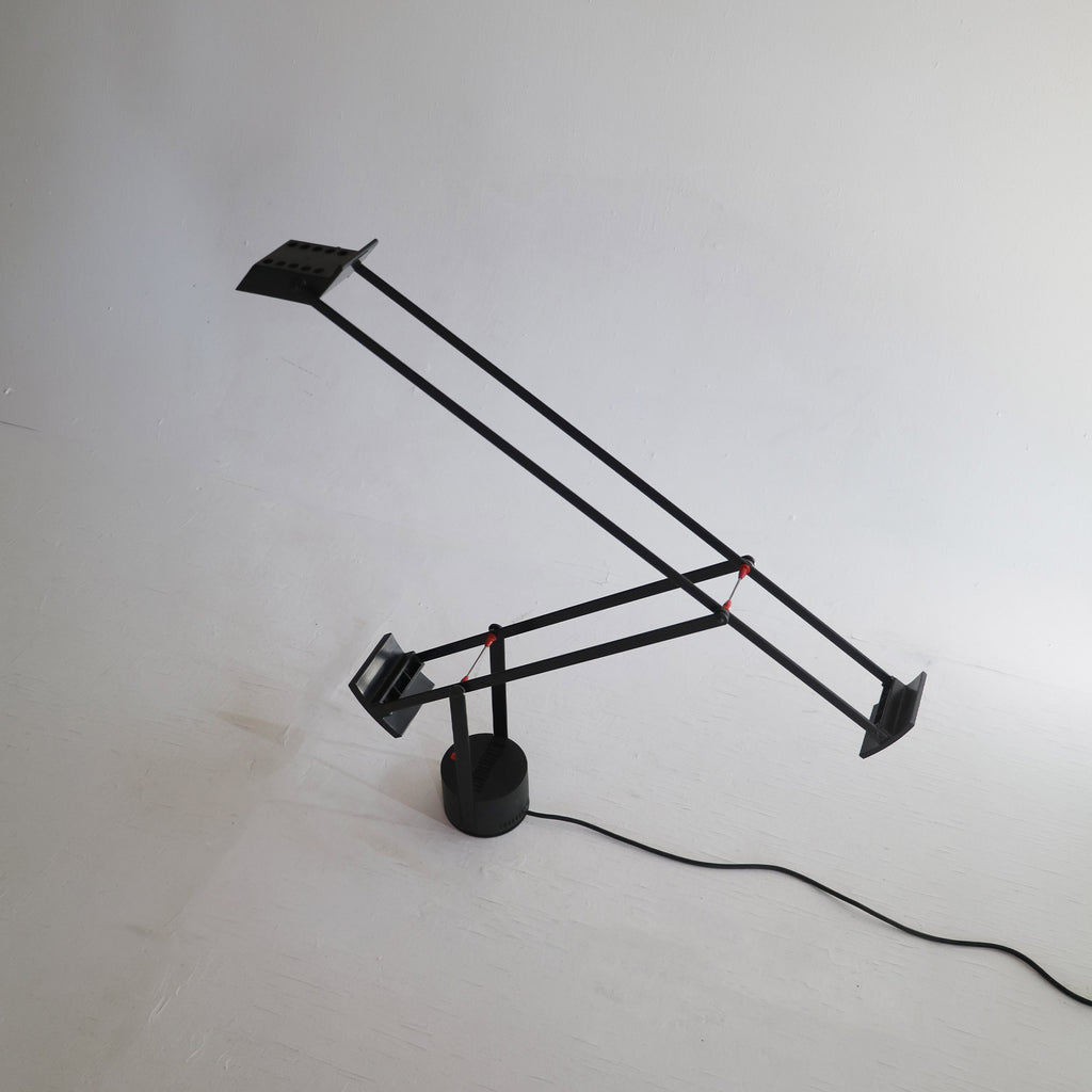 Articulate desk lamp Tizio by Richard sapper for artemide