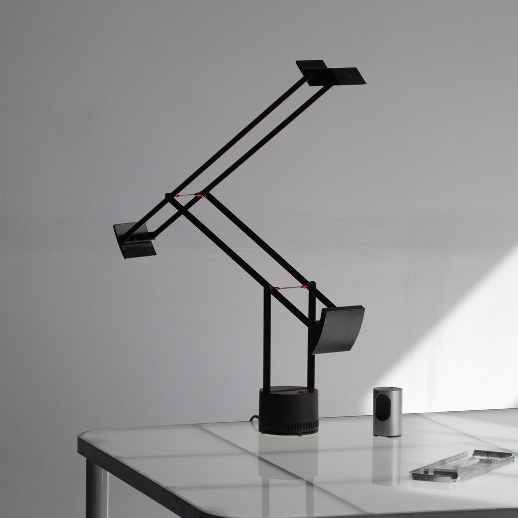 Articulate desk lamp Tizio by Richard sapper for artemide