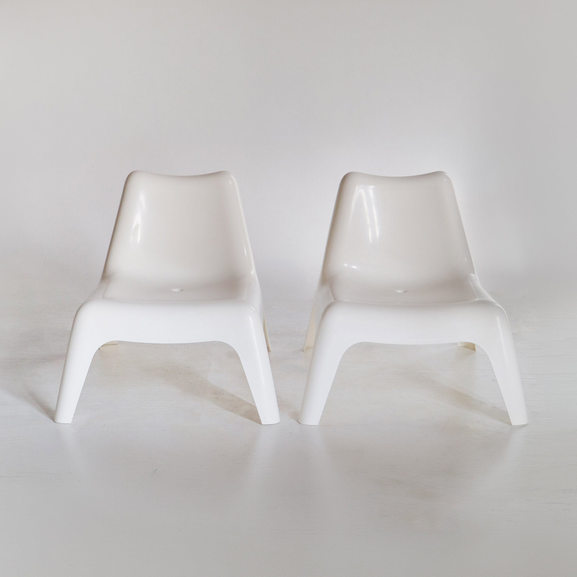 Vago white plastic outdoor and indoor chair by Thomas Sandelle for IKEA PS 1999