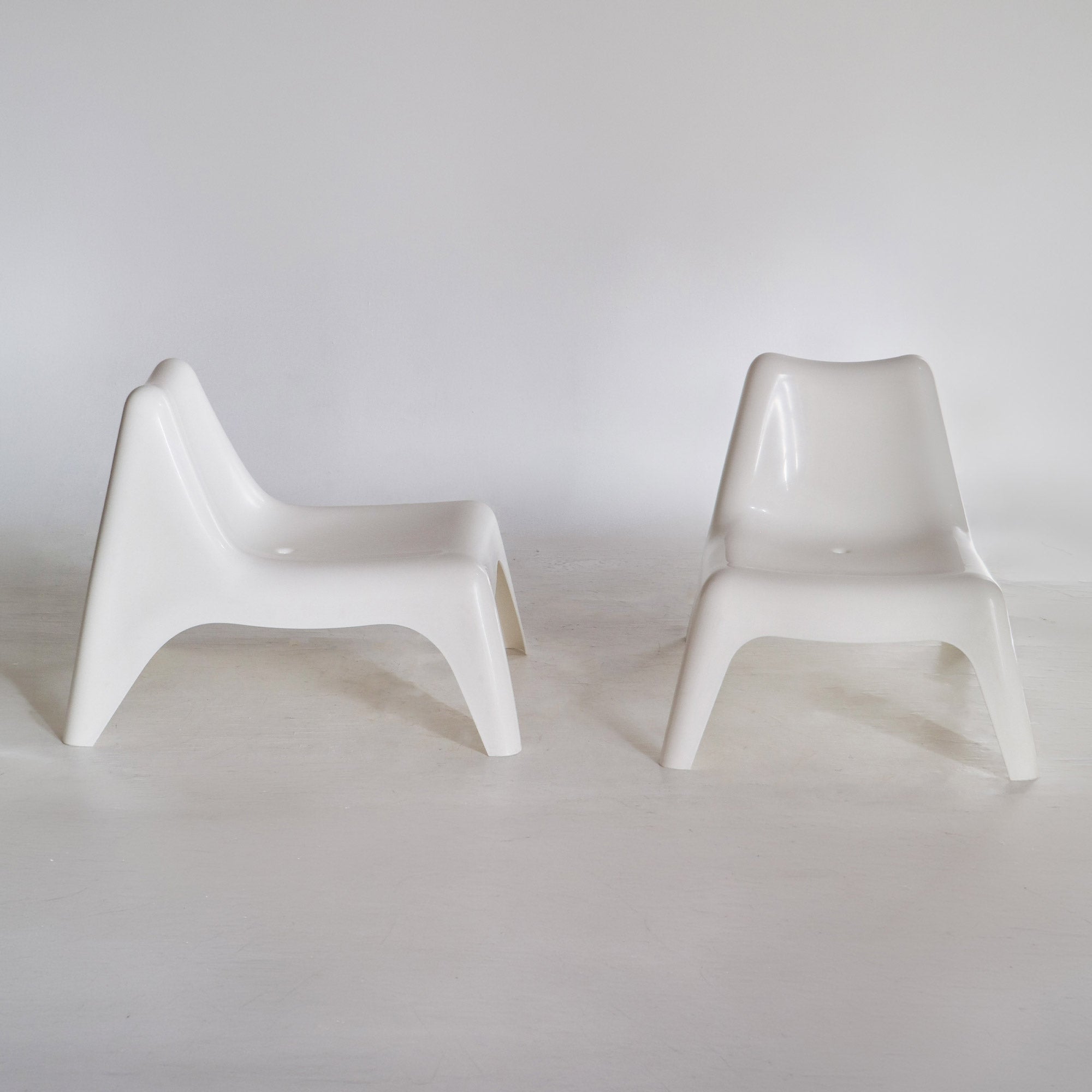 Vago white plastic outdoor and indoor chair by Thomas Sandelle for IKEA PS 1999