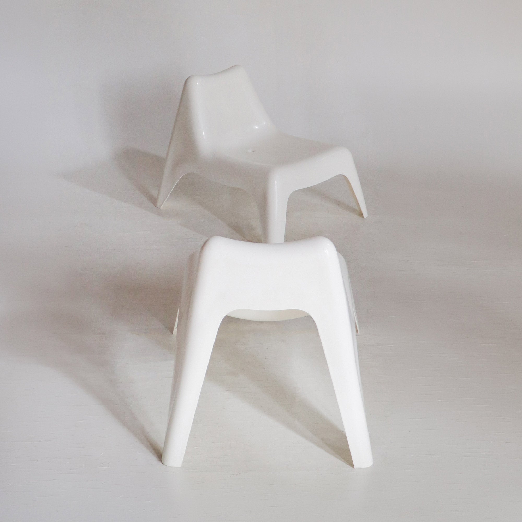 Vago white plastic outdoor and indoor chair by Thomas Sandelle for IKEA PS 1999