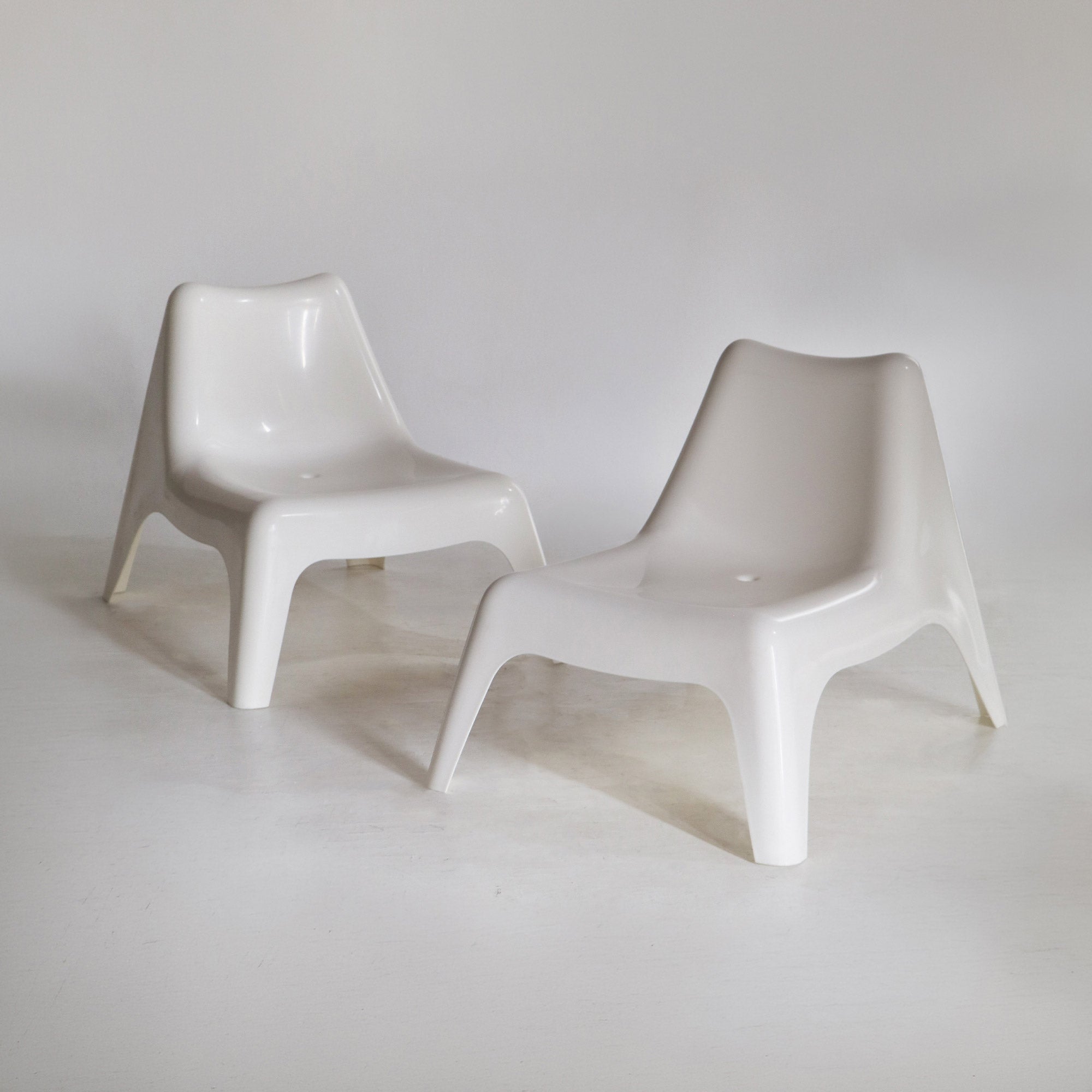 Vago white plastic outdoor and indoor chair by Thomas Sandelle for IKEA PS 1999
