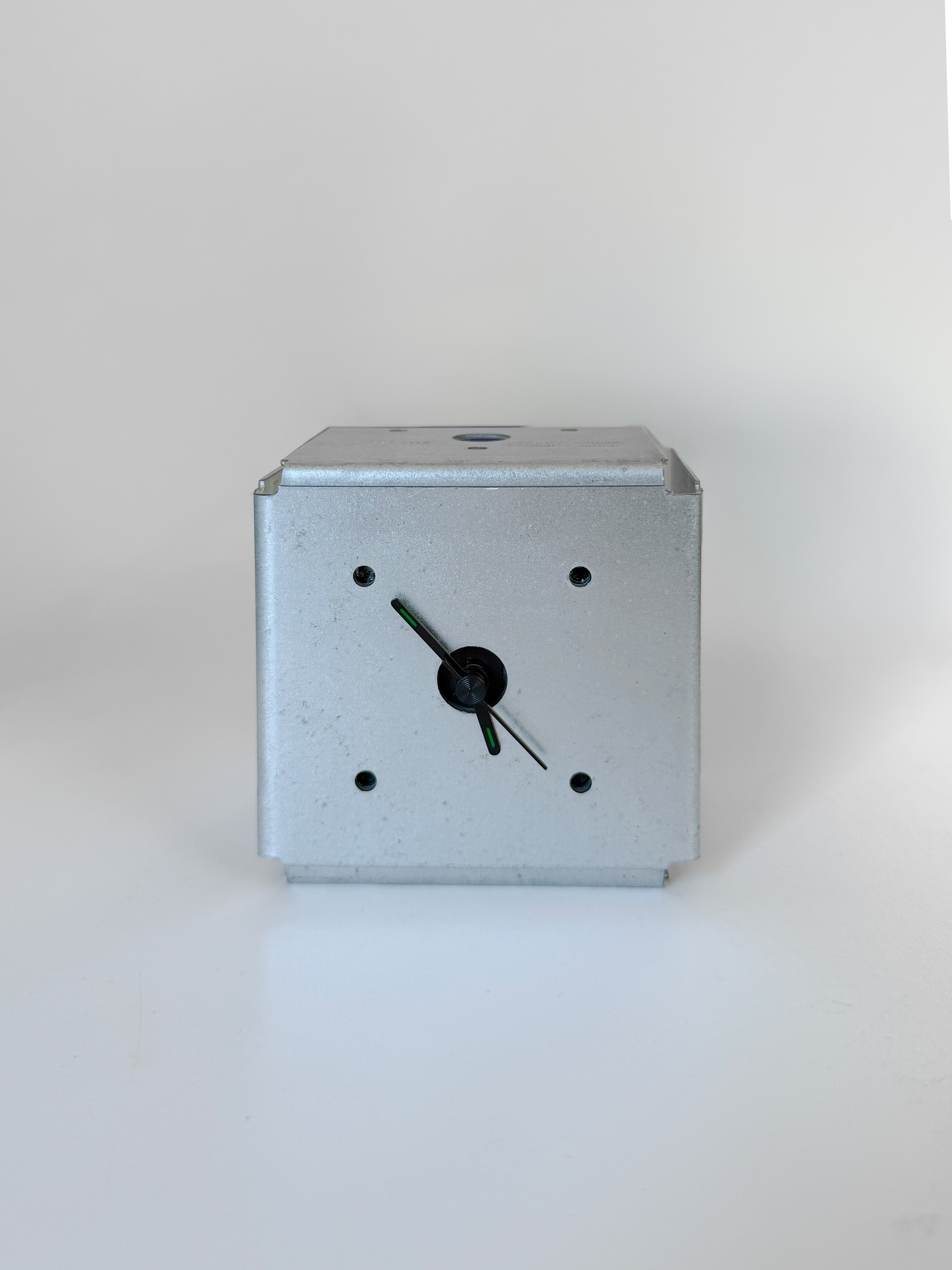 bc40z desk clock - trop.studio