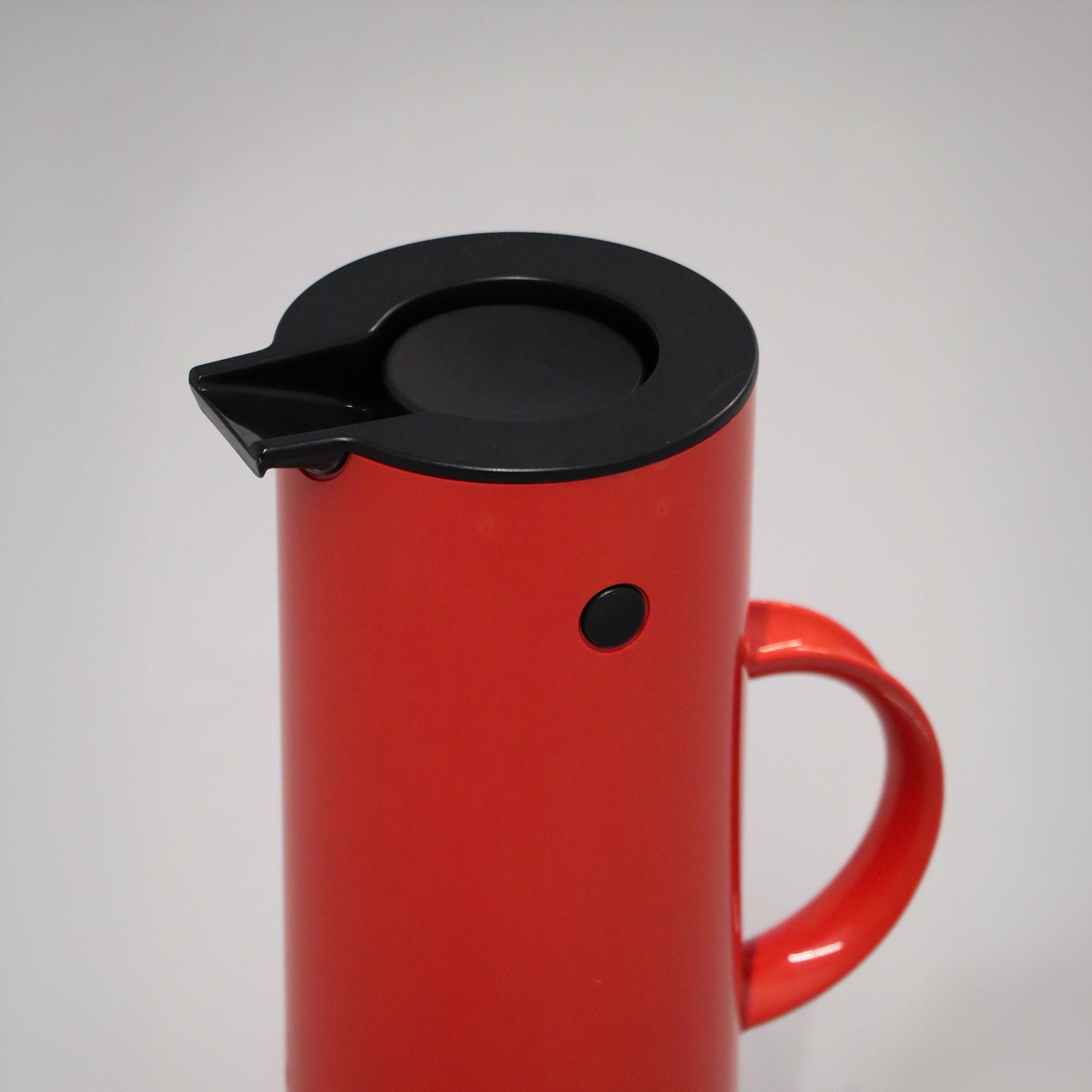 Vacuum Jug EM77 by Erik Magnussen for Stelton - Red plastic