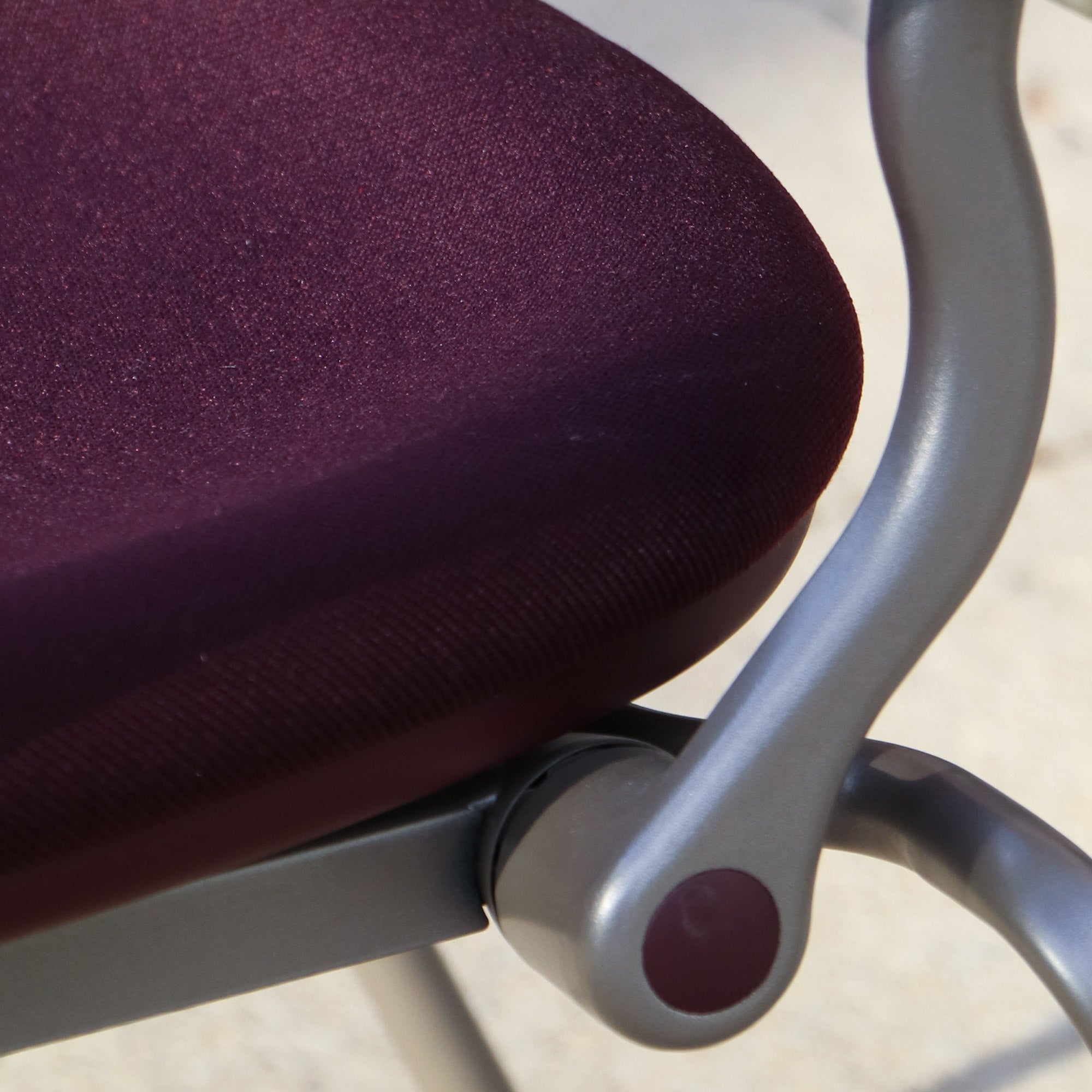Desk chair Torsion by Giancarlo Piretti or KI Edition - Eggplant purple fabric